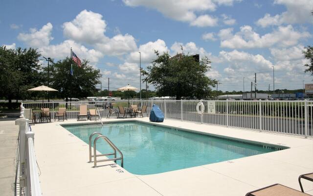 Holiday Inn Express Hotel & Suites Brooksville West, an IHG Hotel