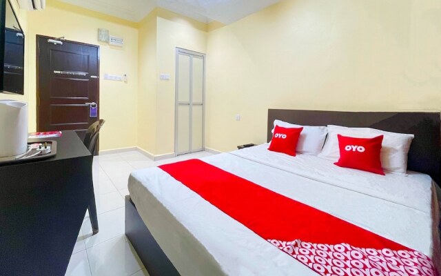 OYO 90369 Safari Hotel Lumut