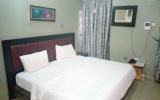 De Royal Legacy Hotel and Suites