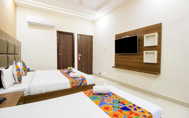 FabHotel Royal Villa