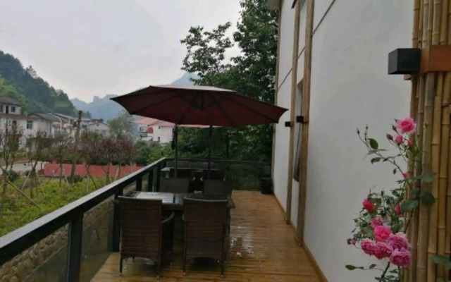 Qishe Hostel