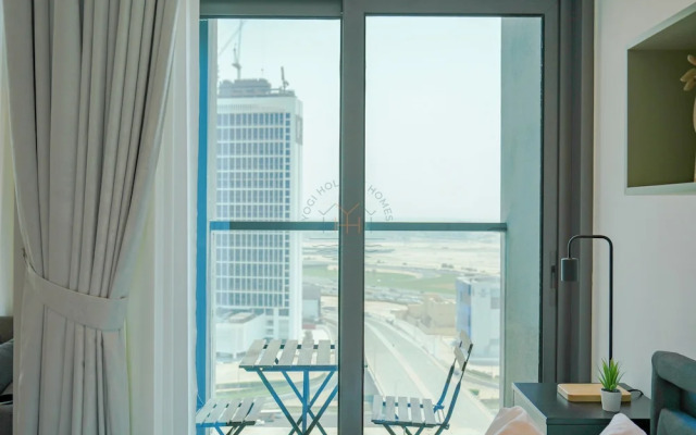 Urban Skyline City Comfort Studio