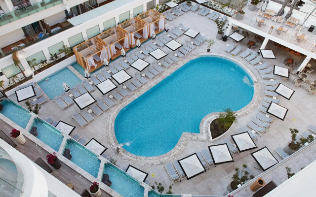 Lalila Blue Suites