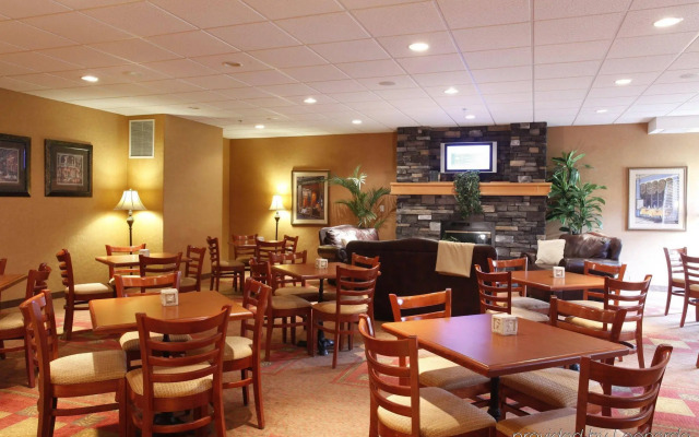 Pomeroy Inn and Suites Chetwynd