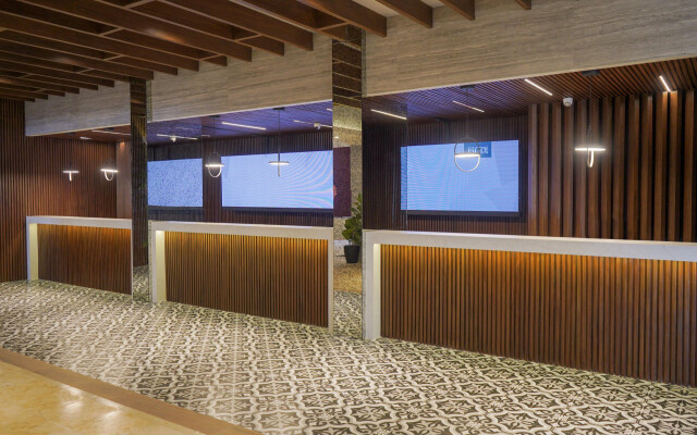 Oceano Palace Beach Resort