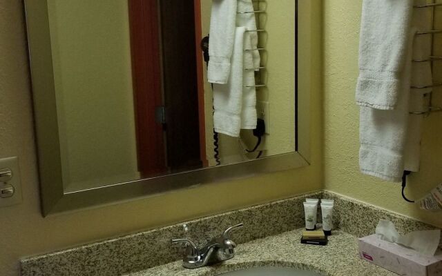Red River Inn and Suites Fargo