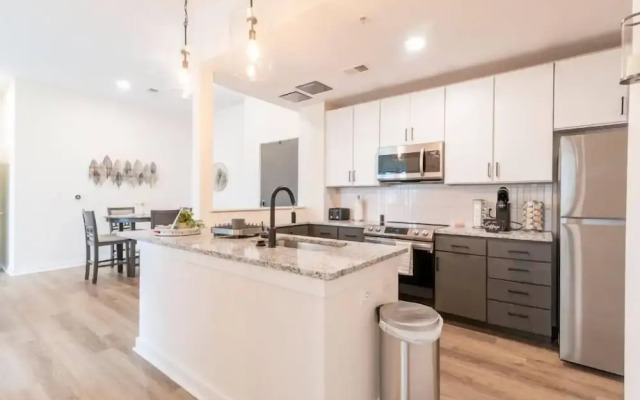 Cozy Apartment with WiFi 206