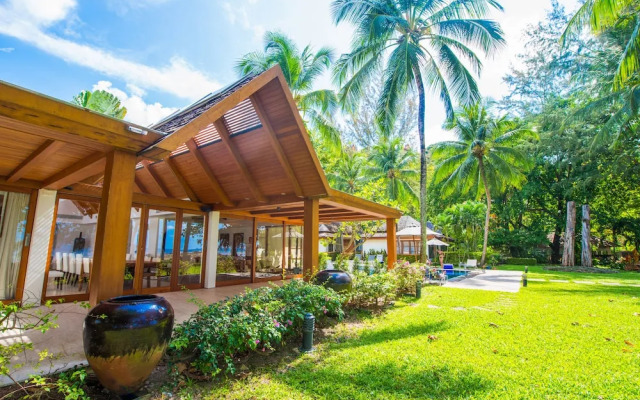 Charming Beachfront Villa on Bangtao