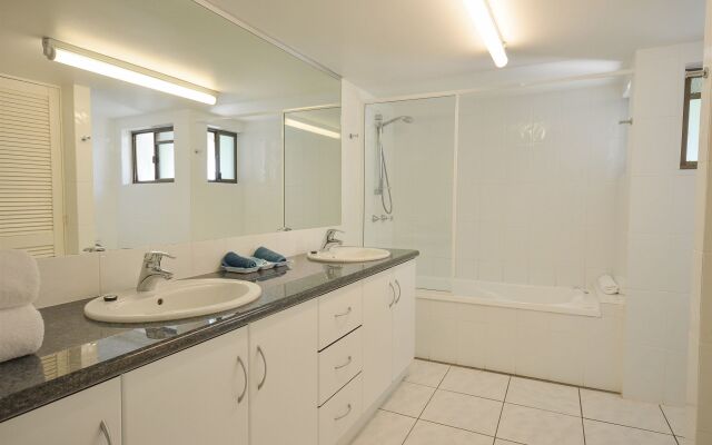 Roydon Beachfront Apartments