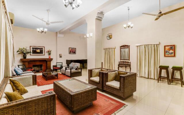 OYO 82551 Lukerganj Villa