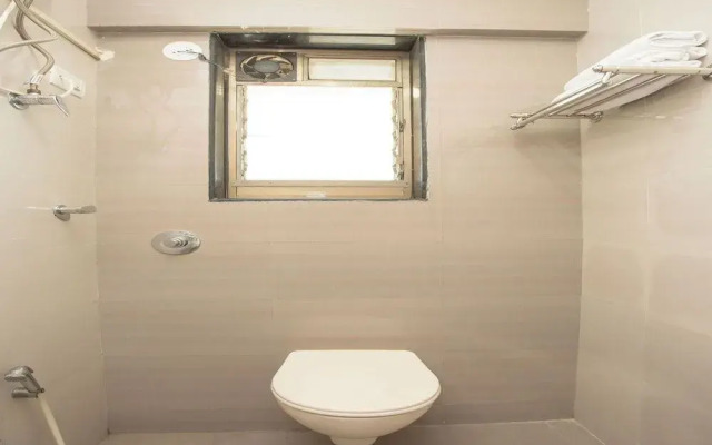 OYO 7150 Apartment Metro View Residency