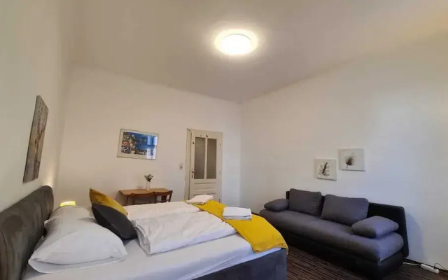 Cozy 1BR Apt Long Stay for 3 Guests