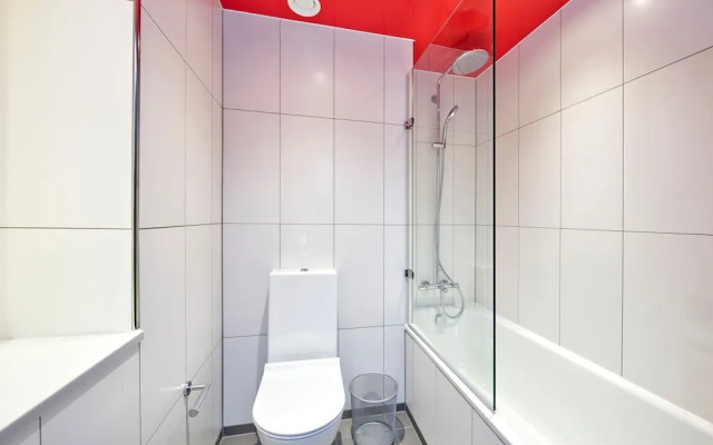 Elegant Two-bedroom Apartment in Vibrant Poplar