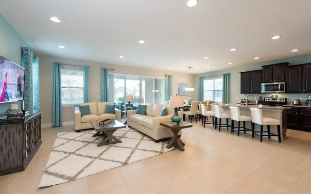 7412 MA - Stylish Home Near Parks