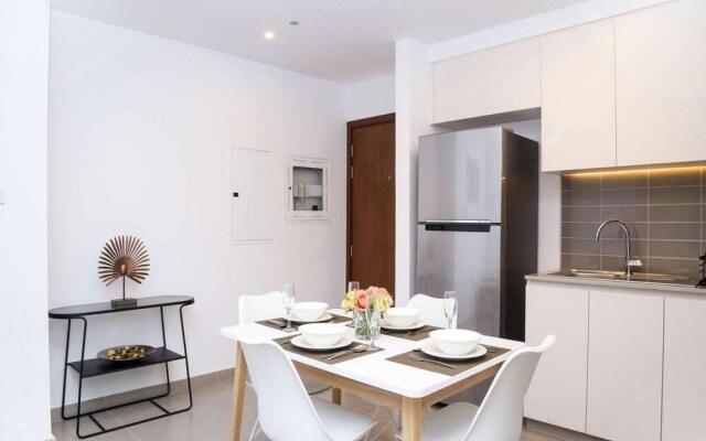 Fancy 2BR Apt Town Square