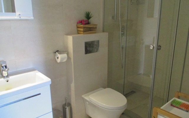 Lavander One Bedroom Apartment -29