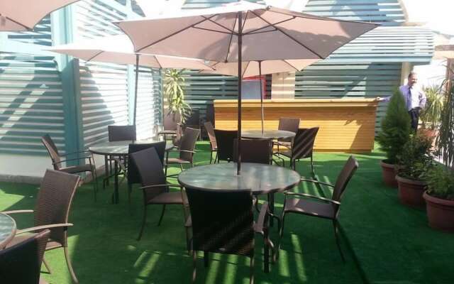 Pyramids Plaza Hotel