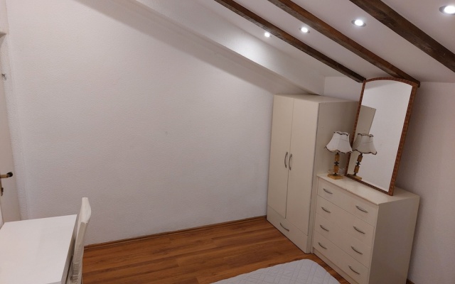 Apt Lavender on Nincevica St-1 BR Apt