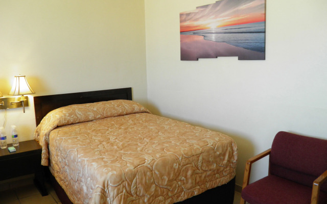 Seaside Hotel & Victor's RV Park