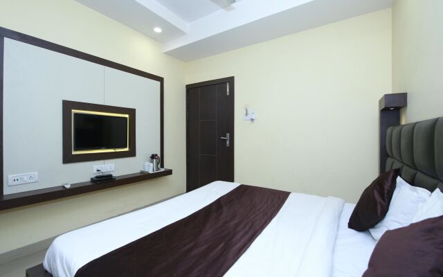 OYO 13063 Hotel Rahul