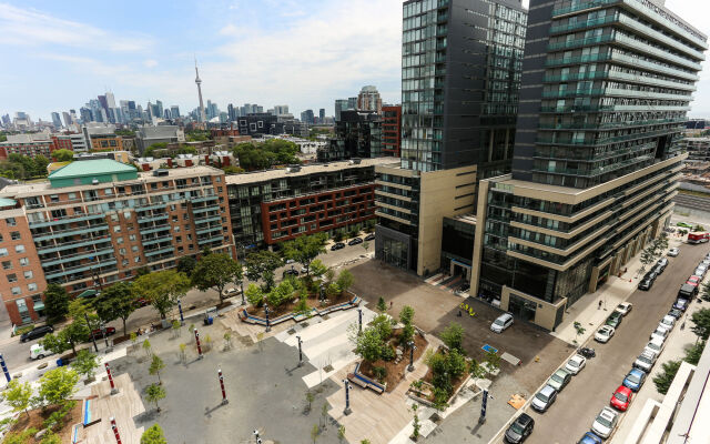 Platinum Suites - Fabulous CN Tower View. 2Bed 2Bath + Free Parking