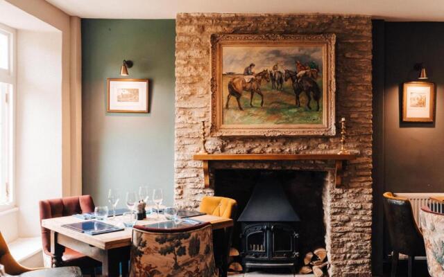 Cat and Custard Pot Inn