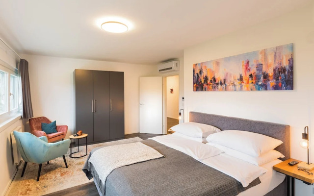 URBAN ISLAND - Riverside Apartments