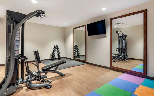 Comfort Suites Grandview - Kansas City