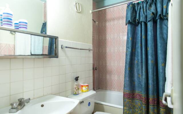 Deluxe Turtle Towers Apartments