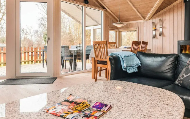 Graceful Holiday Home in Humble near Sea