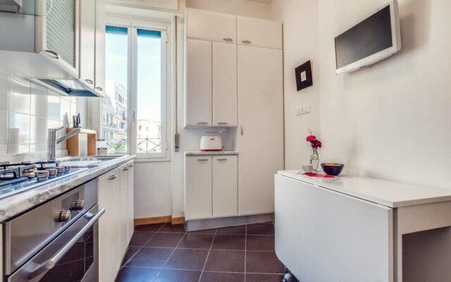 Bright and Modern 2 bed Flat Near San Giovanni