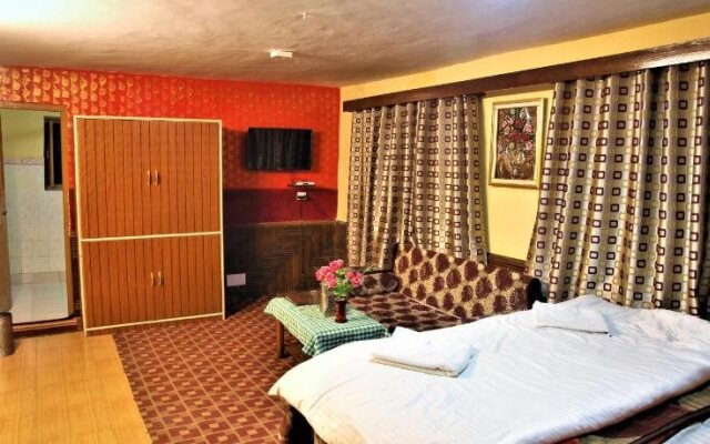 Hotel Chetna & Cottages