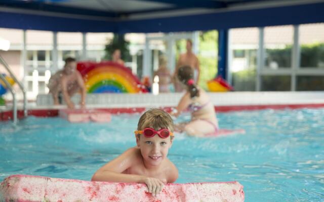 Dreamy Chalet with Covered Terrace near Nature