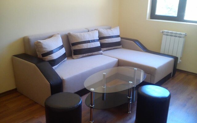 Rusaliite Adventure House