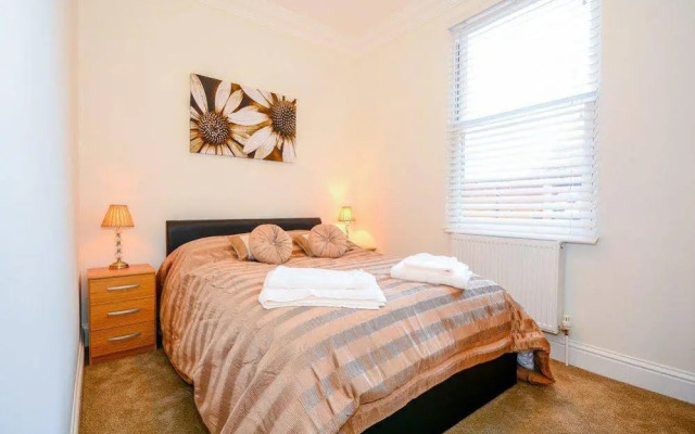 Flat 2 Bluebridge Court - Cliffords Reach