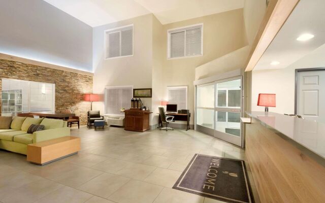 Country Inn & Suites by Radisson, Chippewa Falls, WI