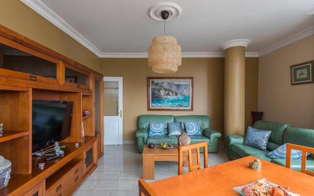 008 Amazing flat very close to the beach