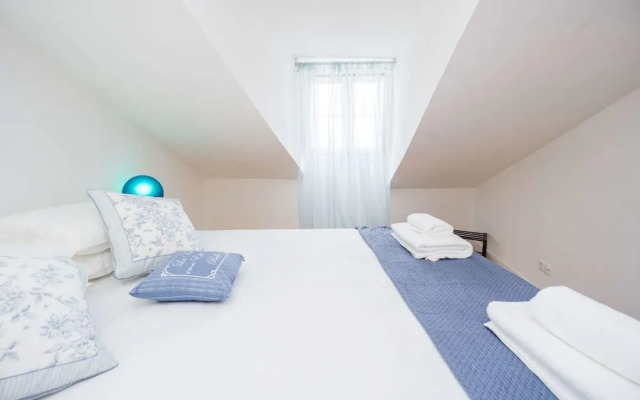 Comfortable and Trendy Lisbon Apartment