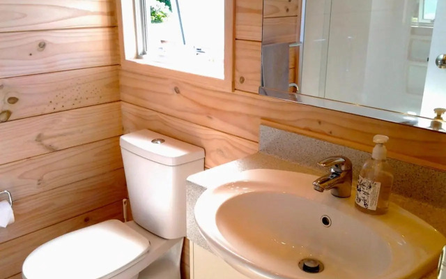 Kowhai Retreat - Matarangi Holiday Home