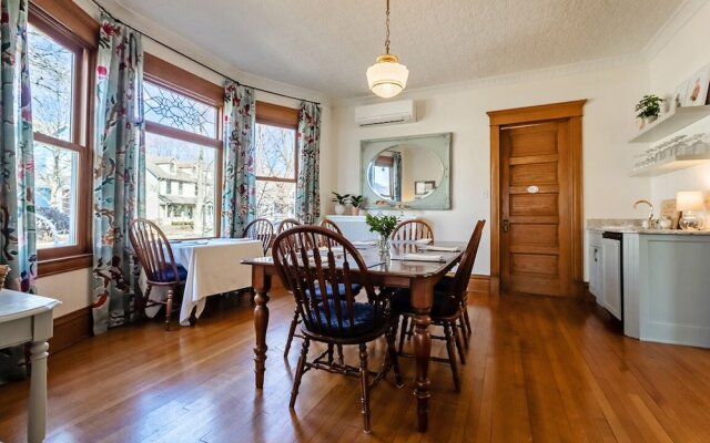 Harrison House Bed & Breakfast