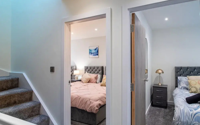 Hayy Collection Townhouse Living at Cliff Oaks