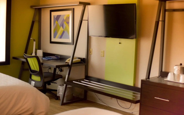 Holiday Inn Express & Suites Maryville by IHG