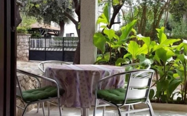 Maja - Affordable With Parking - A2-lukrecija