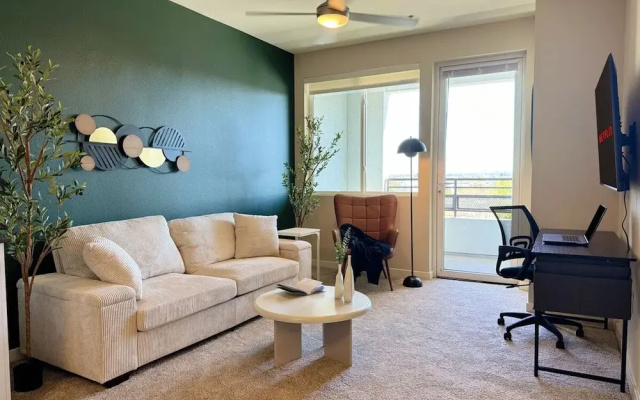 NEW LA Home W Pool GYM Parking 10 Min to Cedars