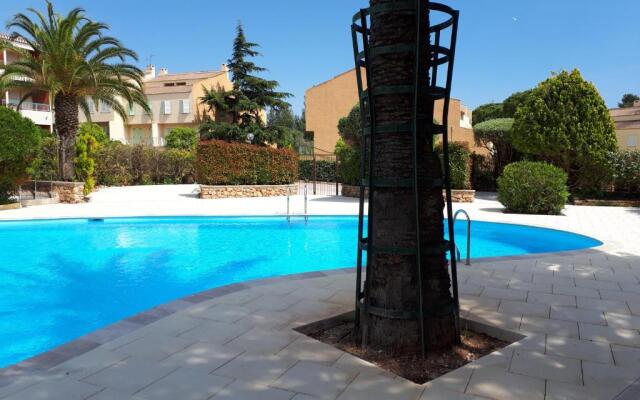 Studio 2 + 2 dans résidence avec piscine