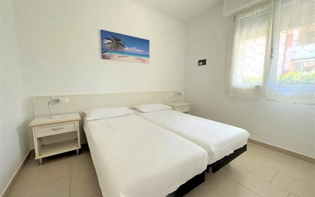 Bright Flat With Shared Pool