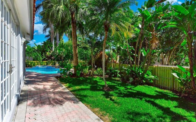 Beautiful Hollywood Beach 4 BR Home W Heated Pool