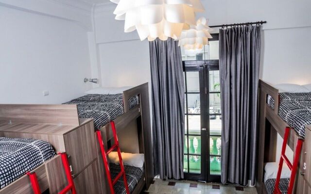 Tomo Hostel