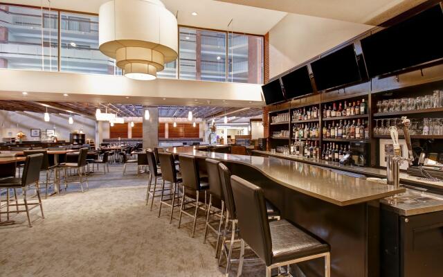 Holiday Inn Oakville Centre by IHG