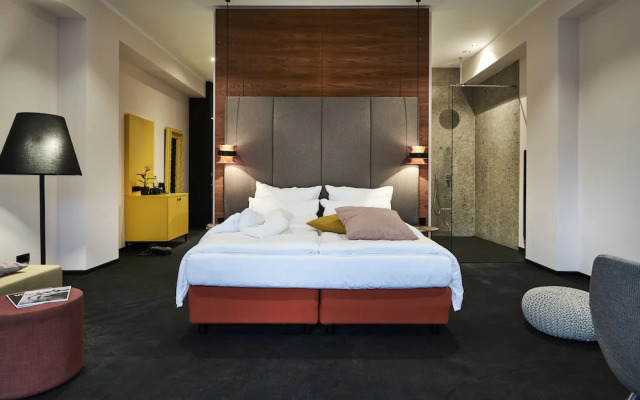 Riverside Royal Hotel